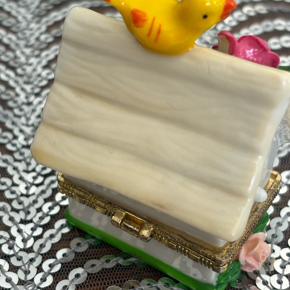 1960s Ceramic Birdhouse Trinket Box with Yellow Bird - Picture 5 of 13